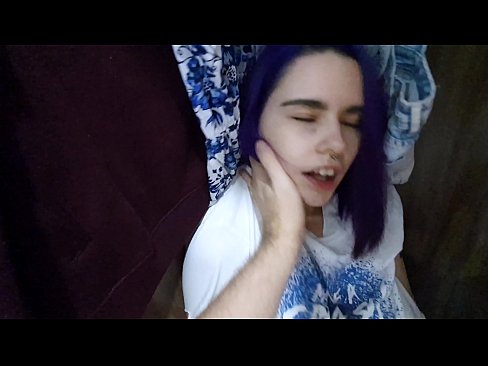 ❤️ Hittade min syster i garderoben och hjälpte henne att komma ❤️ Pornvideo at sv.rexporn-com.ru